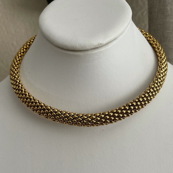 Vintage Jewelry - 1980s bendable gold tone mesh necklace